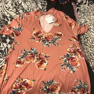 Floral shirt with keyhole. Size xl. New with tags